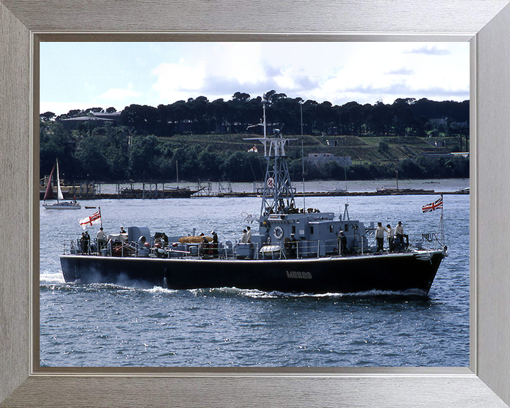 HMS Flintham M2628 | Photo Print | Framed Print | Ham Class | Minesweeper | Royal Navy