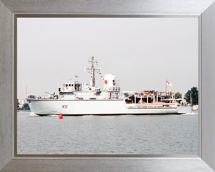 HMS Cottesmore M32 Royal Navy Hunt class minehunter Photo Print or Framed Print - Hampshire Prints