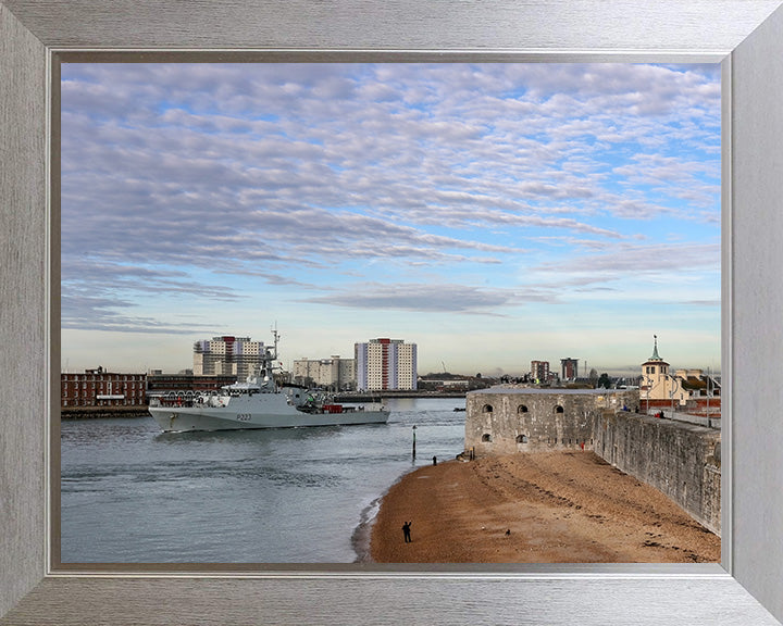 HMS Medway P223 | Photo Print | Framed Print | River Class | Patrol Vessel | Royal Navy - Hampshire Prints