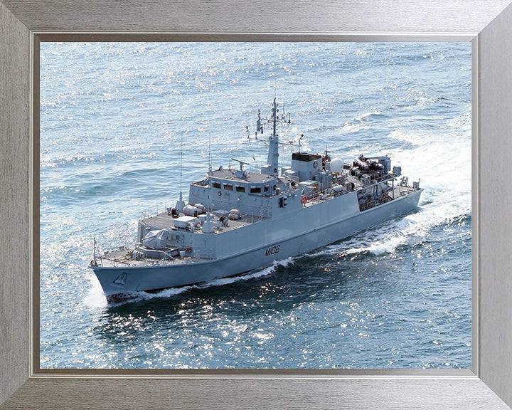 HMS Penzance M106 | Photo Print | Framed Print | Sandown Class | Minehunter | Royal Navy - Hampshire Prints