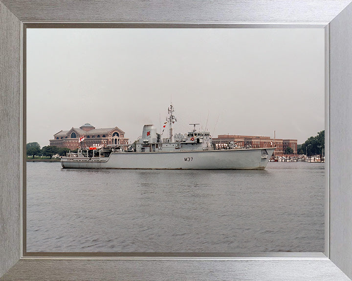 HMS Chiddingfold M37 Royal Navy Hunt class minehunter Photo Print or Framed Print - Hampshire Prints