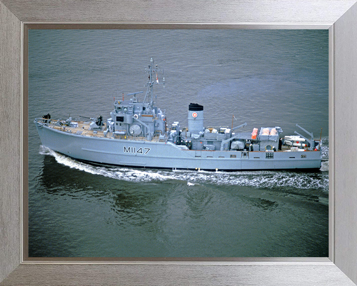 HMS Hubberston M1147 | Photo Print | Framed Print | Ton Class | Minesweeper | Royal Navy