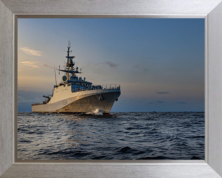 HMS Trent P224 Royal Navy River class offshore patrol vessel Photo Print or Framed Print - Hampshire Prints