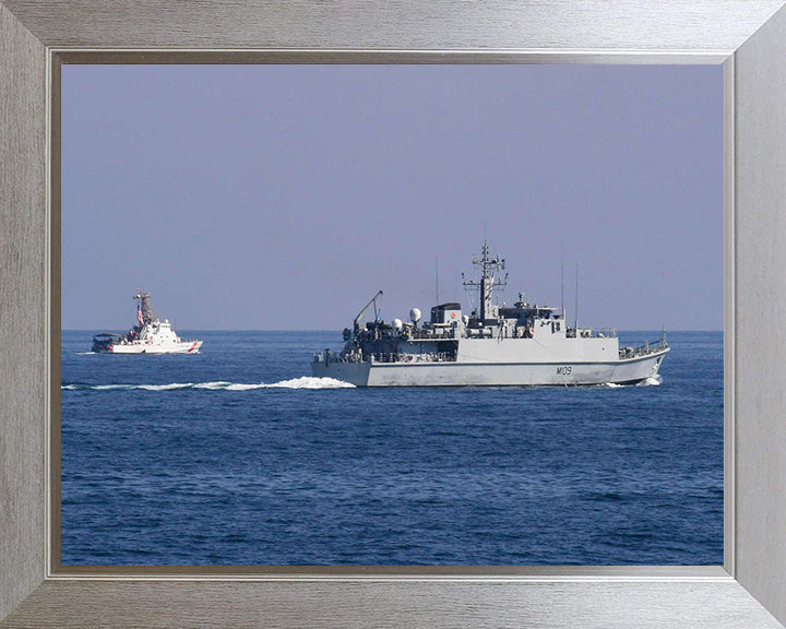 HMS Bangor M109 Royal Navy Sandown class minehunter Photo Print or Framed Print - Hampshire Prints