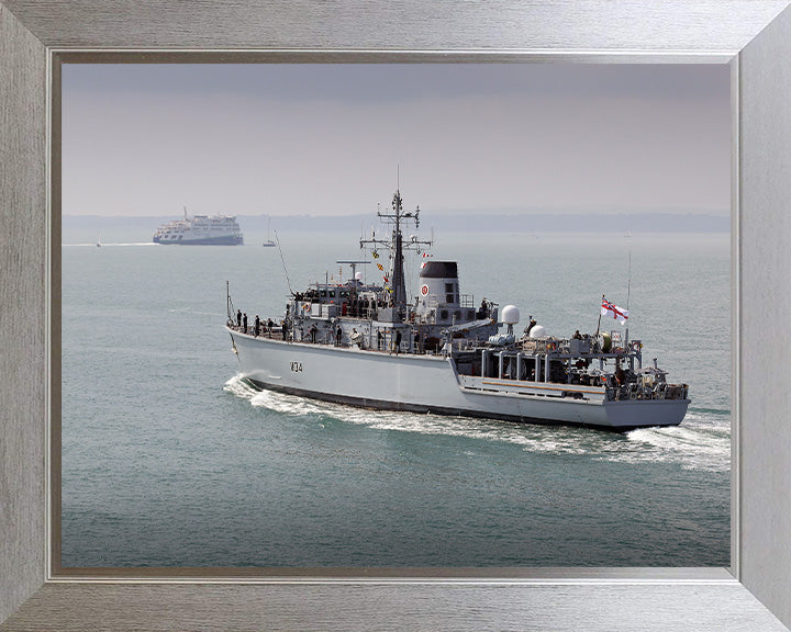 HMS Middleton M34 Royal Navy Hunt class mine countermeasures vessel Photo Print or Framed Print - Hampshire Prints