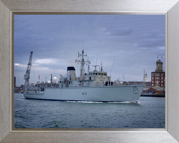 HMS Hurworth M39 Royal Navy Hunt class mine countermeasures vessel Photo Print or Framed Print - Hampshire Prints