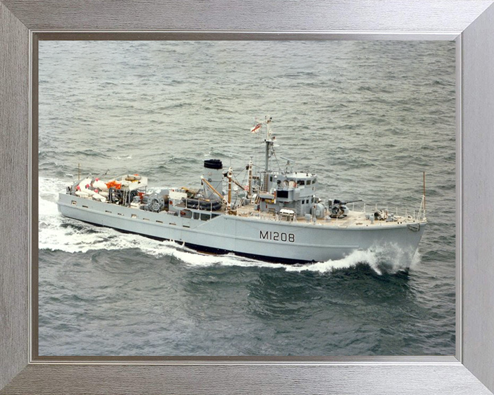 HMS Lewiston M1208 | Photo Print | Framed Print | Ton Class | Minesweeper | Royal Navy