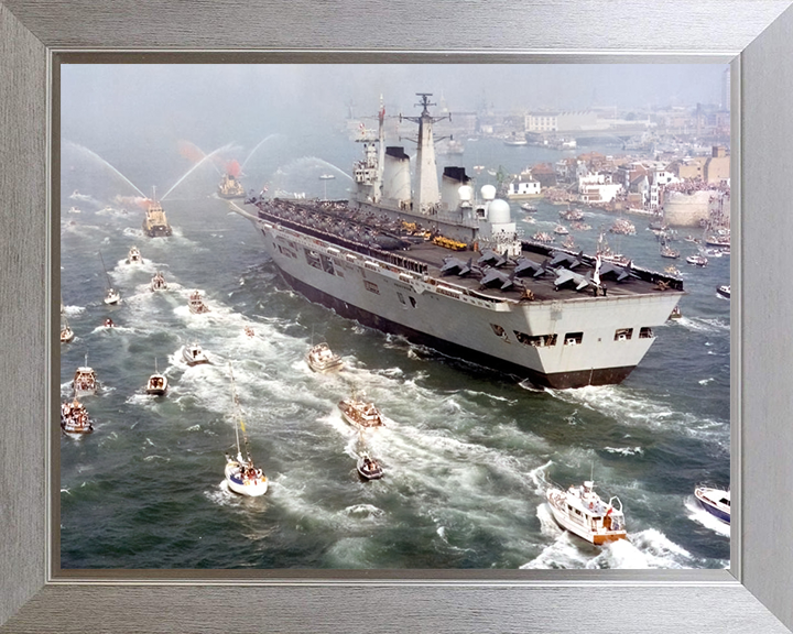 HMS Invincible R05 | Photo Print | Framed Print | Invincible Class | Aircraft Carrier | Royal Navy - Hampshire Prints