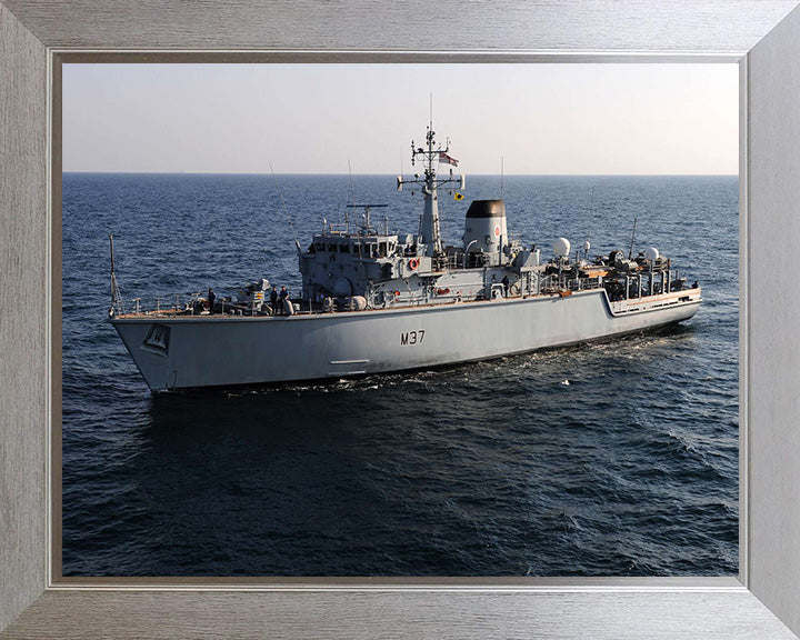 HMS Chiddingfold M37 Royal Navy Hunt class minehunter Photo Print or Framed Print - Hampshire Prints