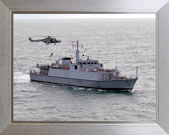 HMS Grimsby M108 Royal Navy Sandown class minehunter Photo Print or Framed Print - Hampshire Prints