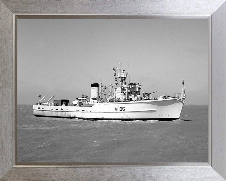 HMS Yarnton M1196 Royal Navy Ton Class Minesweeper Photo Print or Framed Print - Hampshire Prints