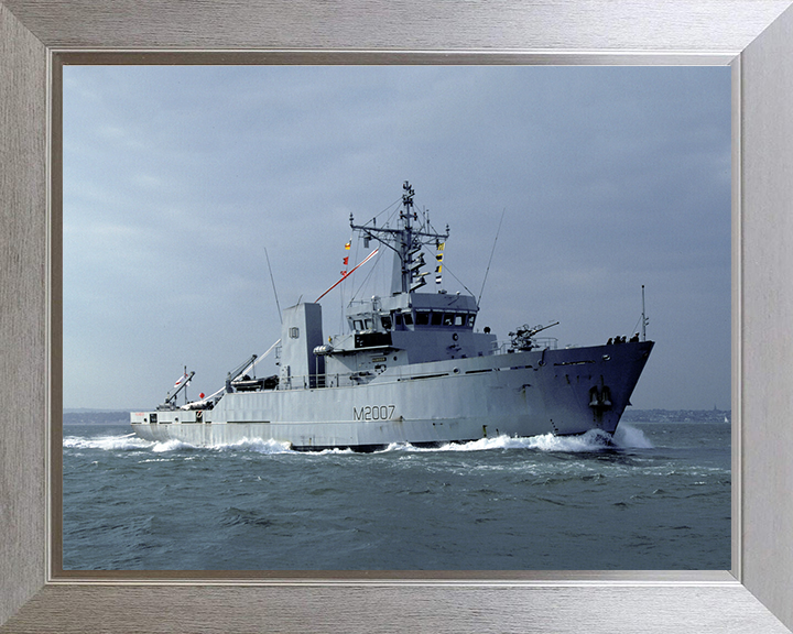 HMS Humber M2007 Royal Navy River class minesweeper Photo Print or Framed Print - Hampshire Prints