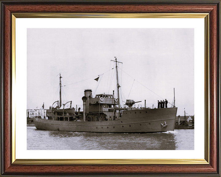 HMS Mastiff T10 Royal Navy Dog class trawler Photo Print or Framed Print - Hampshire Prints