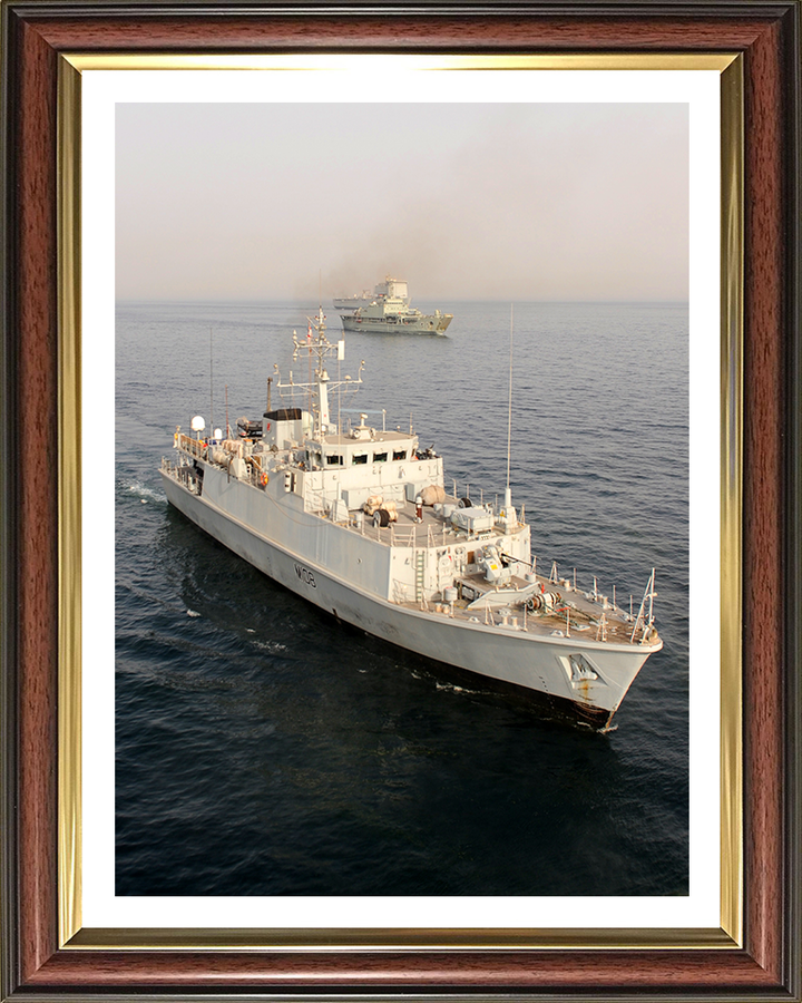 HMS Grimsby M108 Royal Navy Sandown class minehunter Photo Print or Framed Print - Hampshire Prints