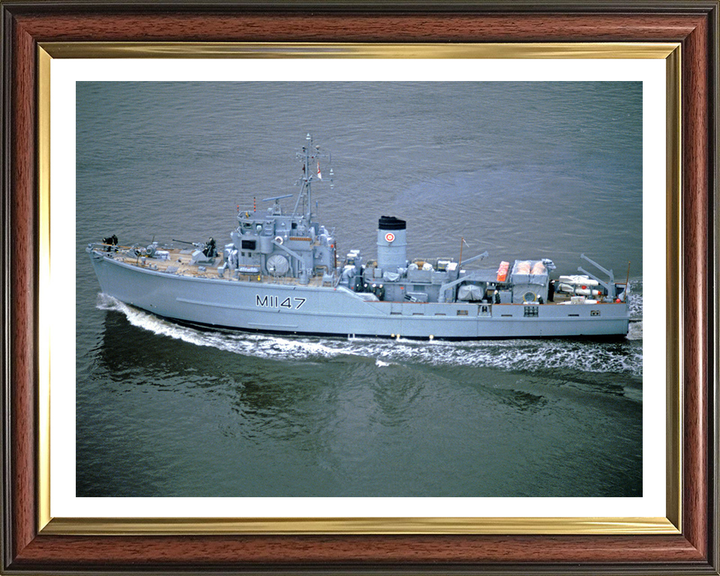 HMS Hubberston M1147 | Photo Print | Framed Print | Ton Class | Minesweeper | Royal Navy