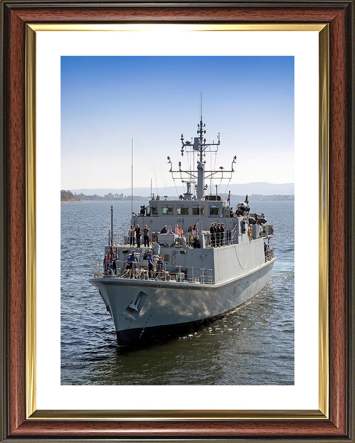 HMS Pembroke M107 | Photo Print | Framed Print | Sandown Class | Minehunter | Royal Navy - Hampshire Prints