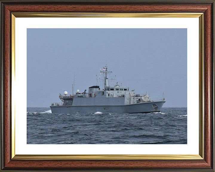 HMS Pembroke M107 Royal Navy Sandown class minehunter Photo Print or Framed Print - Hampshire Prints