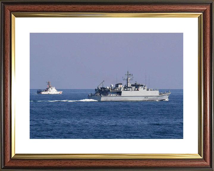 HMS Bangor M109 Royal Navy Sandown class minehunter Photo Print or Framed Print - Hampshire Prints