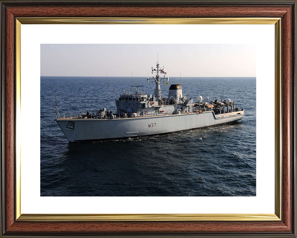 HMS Chiddingfold M37 Royal Navy Hunt class minehunter Photo Print or Framed Print - Hampshire Prints