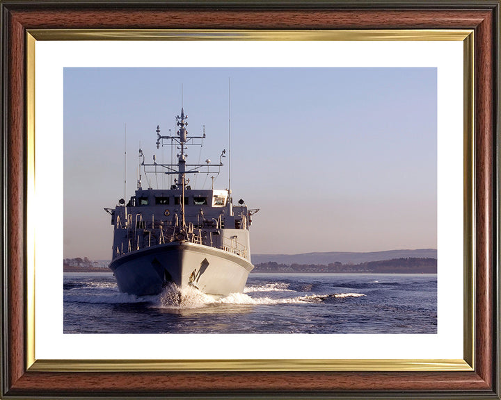 HMS Shoreham M112 Royal Navy Sandown class minehunter Photo Print or Framed Print - Hampshire Prints