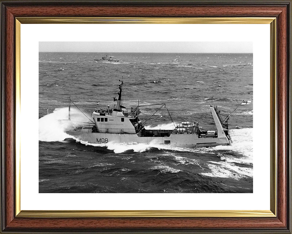 HMS Venturer M08 Royal Navy Converted minesweeper Photo Print or Framed Print - Hampshire Prints