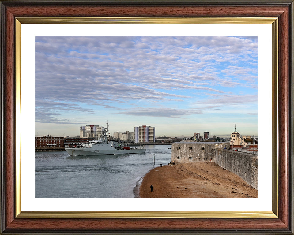 HMS Medway P223 | Photo Print | Framed Print | River Class | Patrol Vessel | Royal Navy - Hampshire Prints