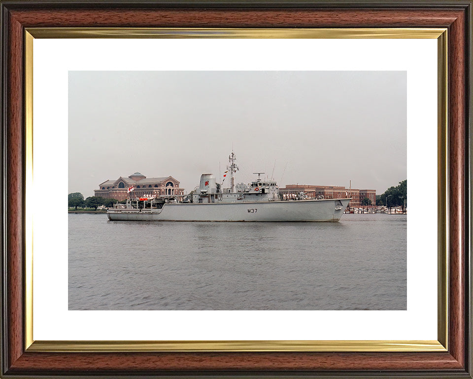 HMS Chiddingfold M37 Royal Navy Hunt class minehunter Photo Print or Framed Print - Hampshire Prints