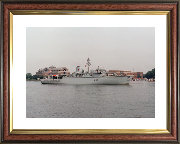 HMS Chiddingfold M37 Royal Navy Hunt class minehunter Photo Print or Framed Print - Hampshire Prints