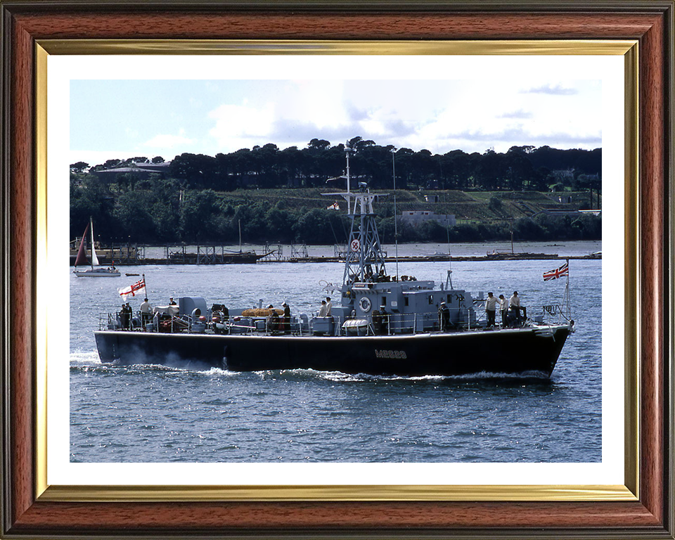 HMS Flintham M2628 | Photo Print | Framed Print | Ham Class | Minesweeper | Royal Navy