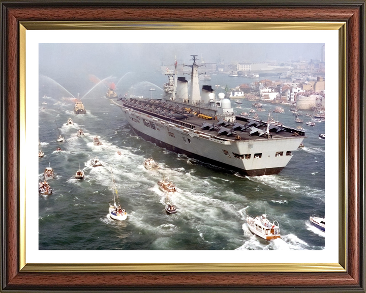 HMS Invincible R05 | Photo Print | Framed Print | Invincible Class | Aircraft Carrier | Royal Navy - Hampshire Prints