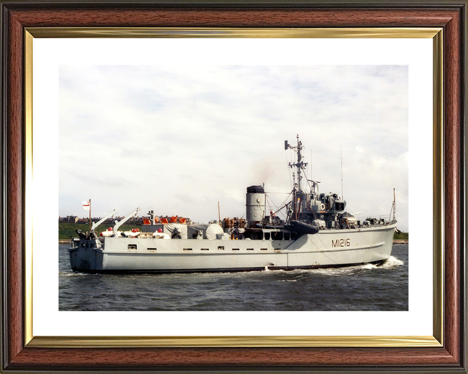 HMS Crofton M1216 Royal Navy Ton class minesweeper Photo Print or Framed Print - Hampshire Prints