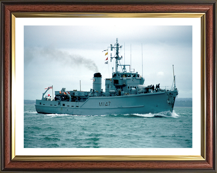 HMS Hubberston M1147 | Photo Print | Framed Print | Ton Class | Minesweeper | Royal Navy