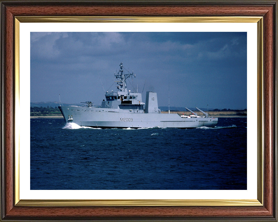 HMS Itchen M2009 Royal Navy River class minesweeper Photo Print or Framed Print - Hampshire Prints