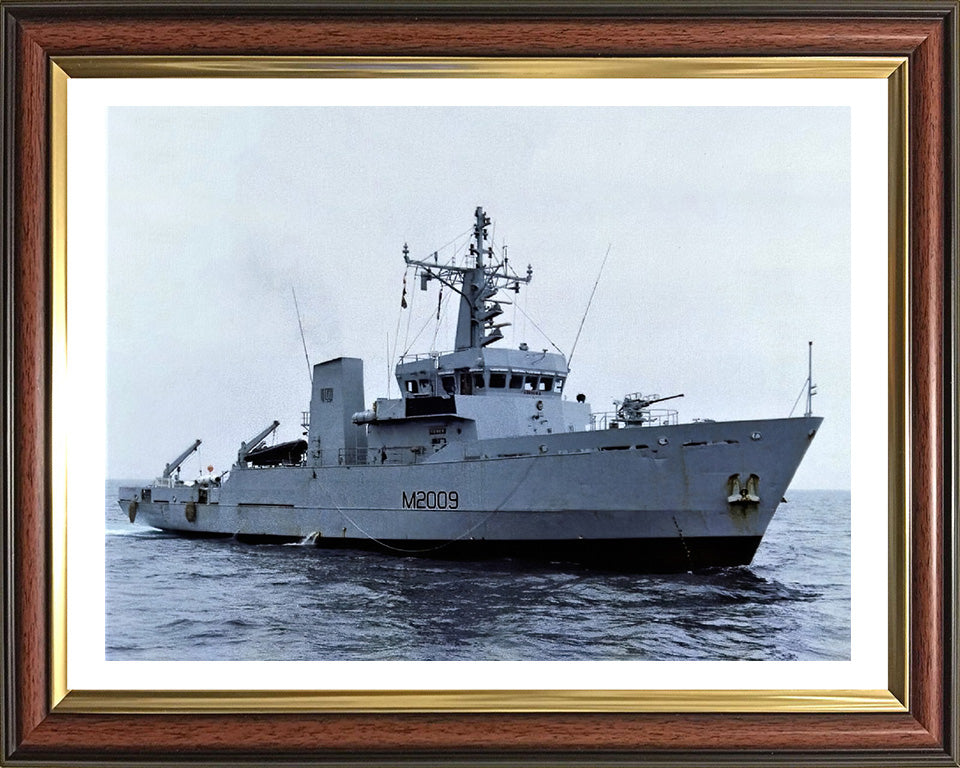 HMS Itchen M2009 Royal Navy River class minesweeper Photo Print or Framed Print - Hampshire Prints