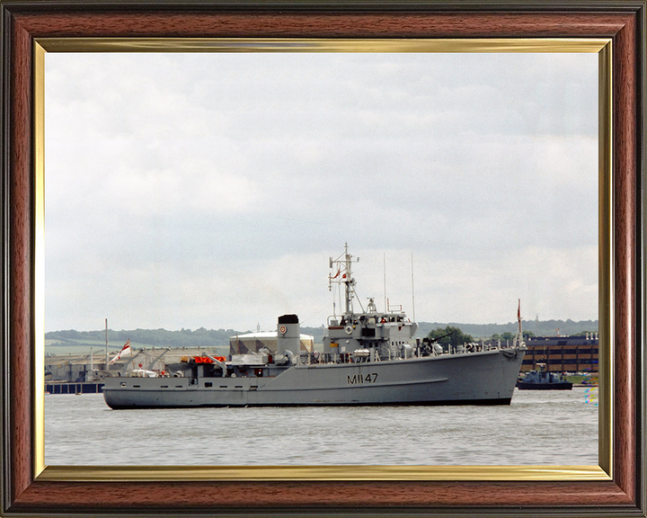 HMS Hubberston M1147 Royal Navy Ton Class Minesweeper Photo Print or Framed Print - Hampshire Prints