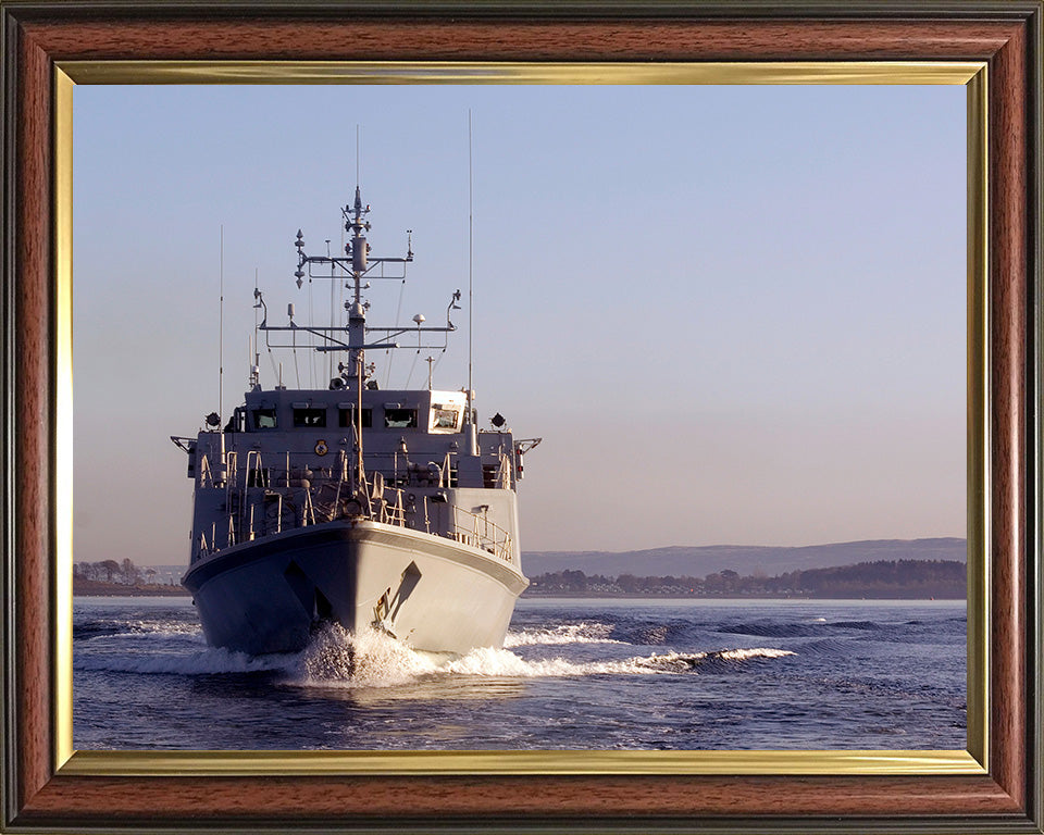 HMS Shoreham M112 Royal Navy Sandown class minehunter Photo Print or Framed Print - Hampshire Prints