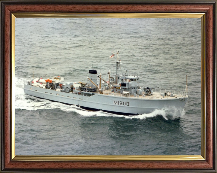 HMS Lewiston M1208 | Photo Print | Framed Print | Ton Class | Minesweeper | Royal Navy