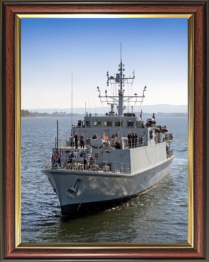 HMS Pembroke M107 | Photo Print | Framed Print | Sandown Class | Minehunter | Royal Navy - Hampshire Prints