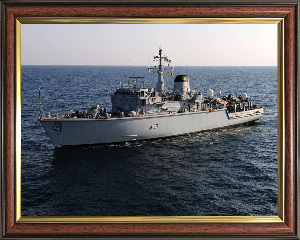 HMS Chiddingfold M37 Royal Navy Hunt class minehunter Photo Print or Framed Print - Hampshire Prints