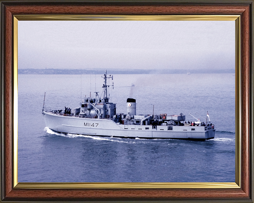 HMS Hubberston M1147 Royal Navy Ton-Class Minesweeper Photo Print or Framed Print - Hampshire Prints