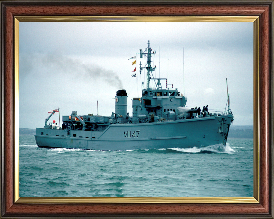 HMS Hubberston M1147 | Photo Print | Framed Print | Ton Class | Minesweeper | Royal Navy