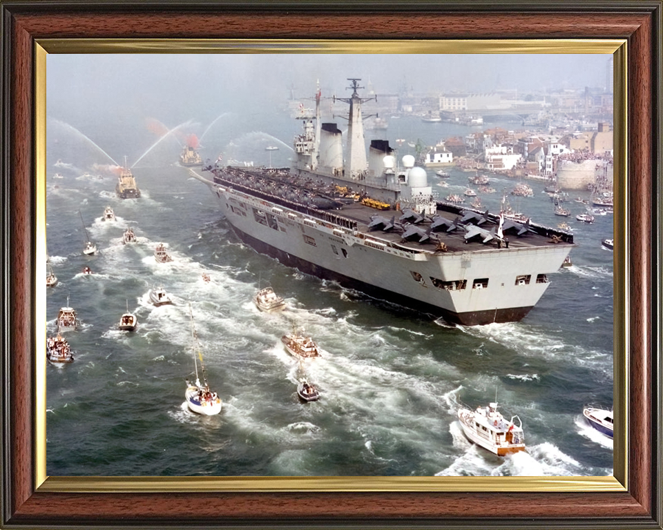 HMS Invincible R05 | Photo Print | Framed Print | Invincible Class | Aircraft Carrier | Royal Navy - Hampshire Prints