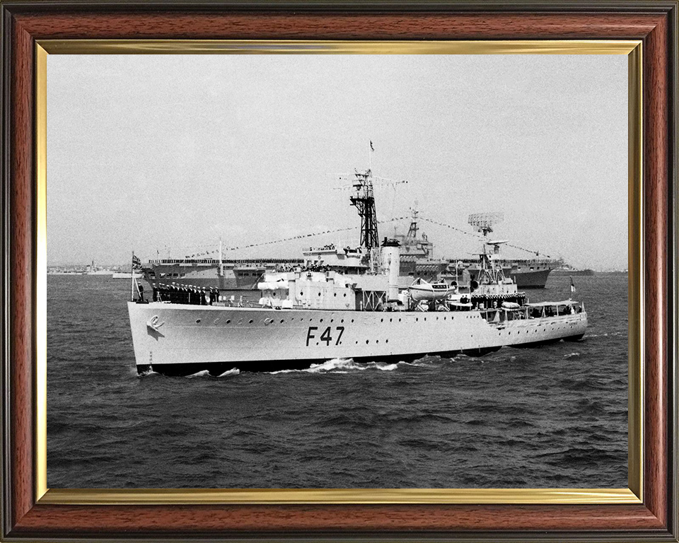 HMS Fleetwood F47 Royal Navy Grimsby class sloop Photo Print or Framed Print - Hampshire Prints