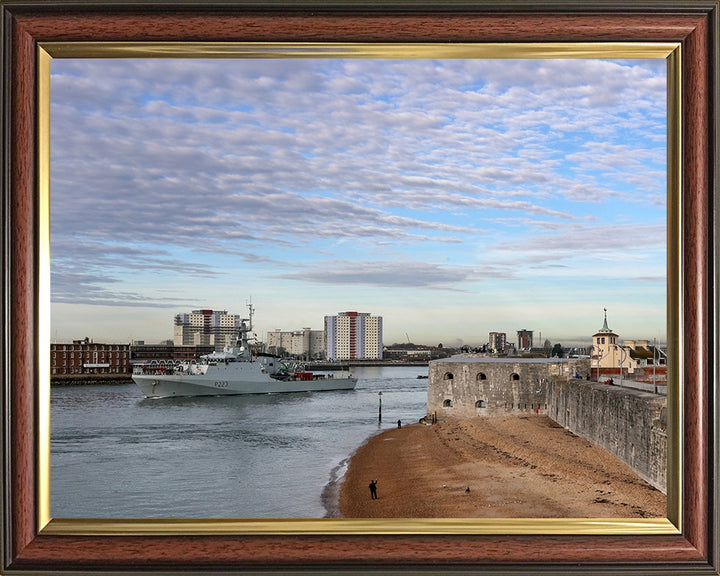 HMS Medway P223 | Photo Print | Framed Print | River Class | Patrol Vessel | Royal Navy - Hampshire Prints