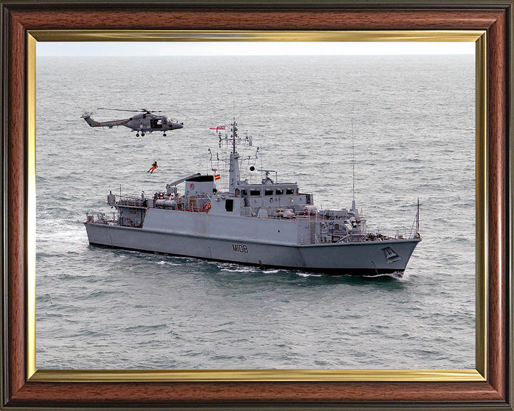 HMS Grimsby M108 Royal Navy Sandown class minehunter Photo Print or Framed Print - Hampshire Prints