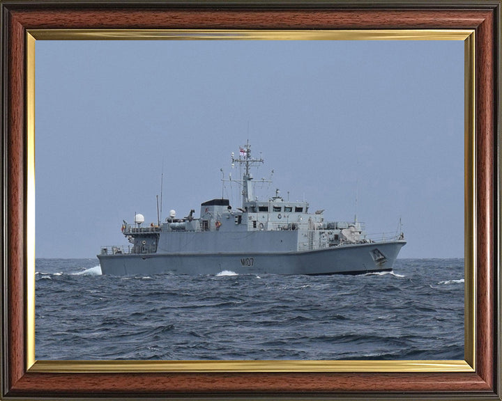 HMS Pembroke M107 Royal Navy Sandown class minehunter Photo Print or Framed Print - Hampshire Prints