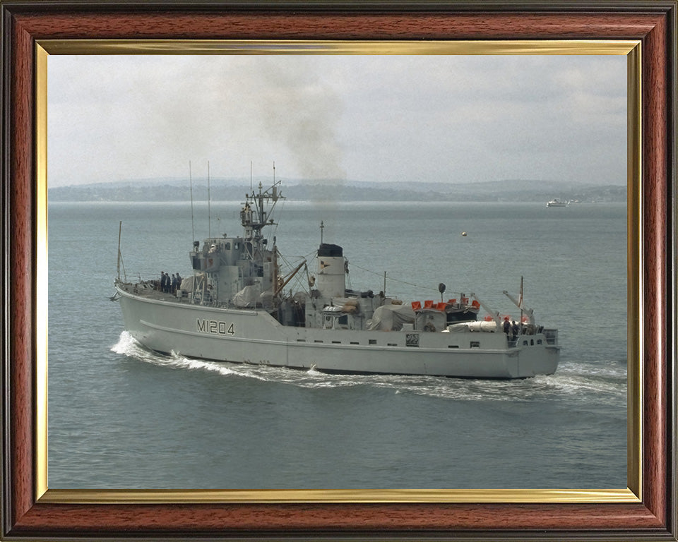 HMS Stubbington M1204 Royal Navy Ton class minesweeper Photo Print or Framed Print - Hampshire Prints