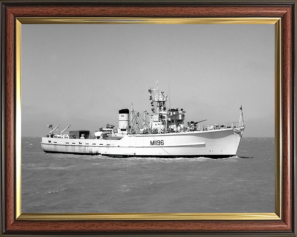 HMS Yarnton M1196 Royal Navy Ton Class Minesweeper Photo Print or Framed Print - Hampshire Prints