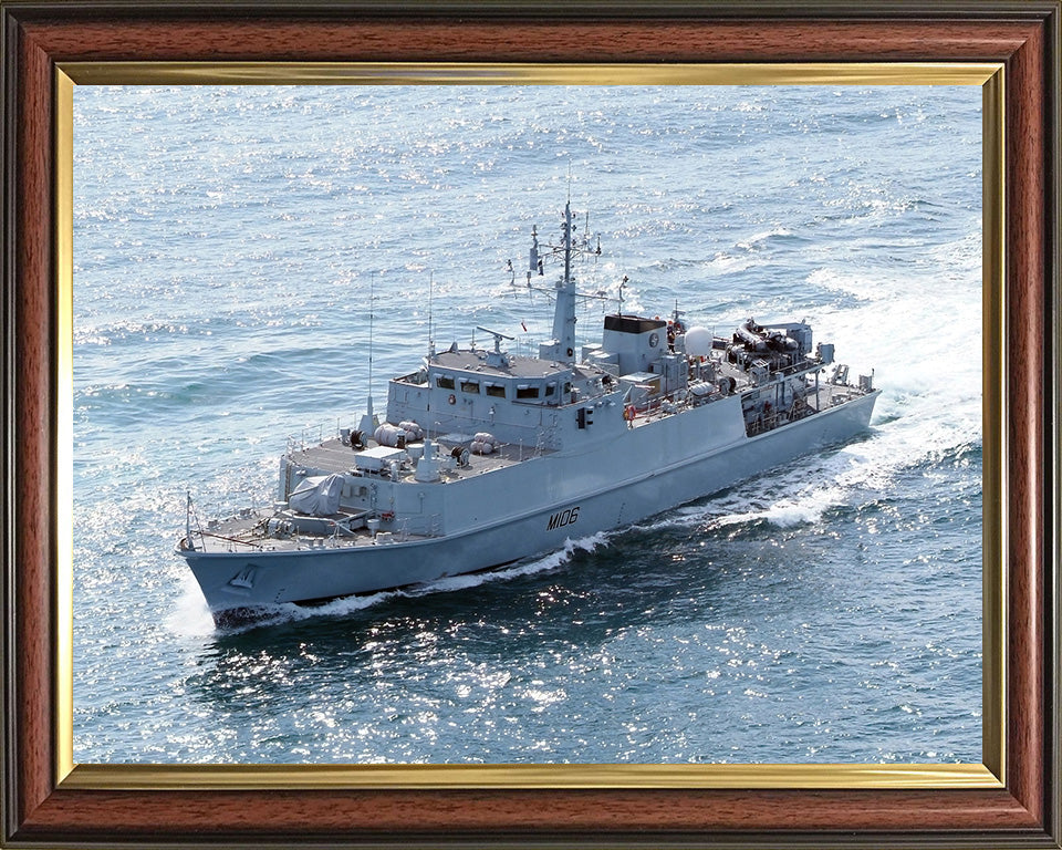 HMS Penzance M106 | Photo Print | Framed Print | Sandown Class | Minehunter | Royal Navy - Hampshire Prints