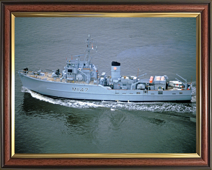 HMS Hubberston M1147 | Photo Print | Framed Print | Ton Class | Minesweeper | Royal Navy